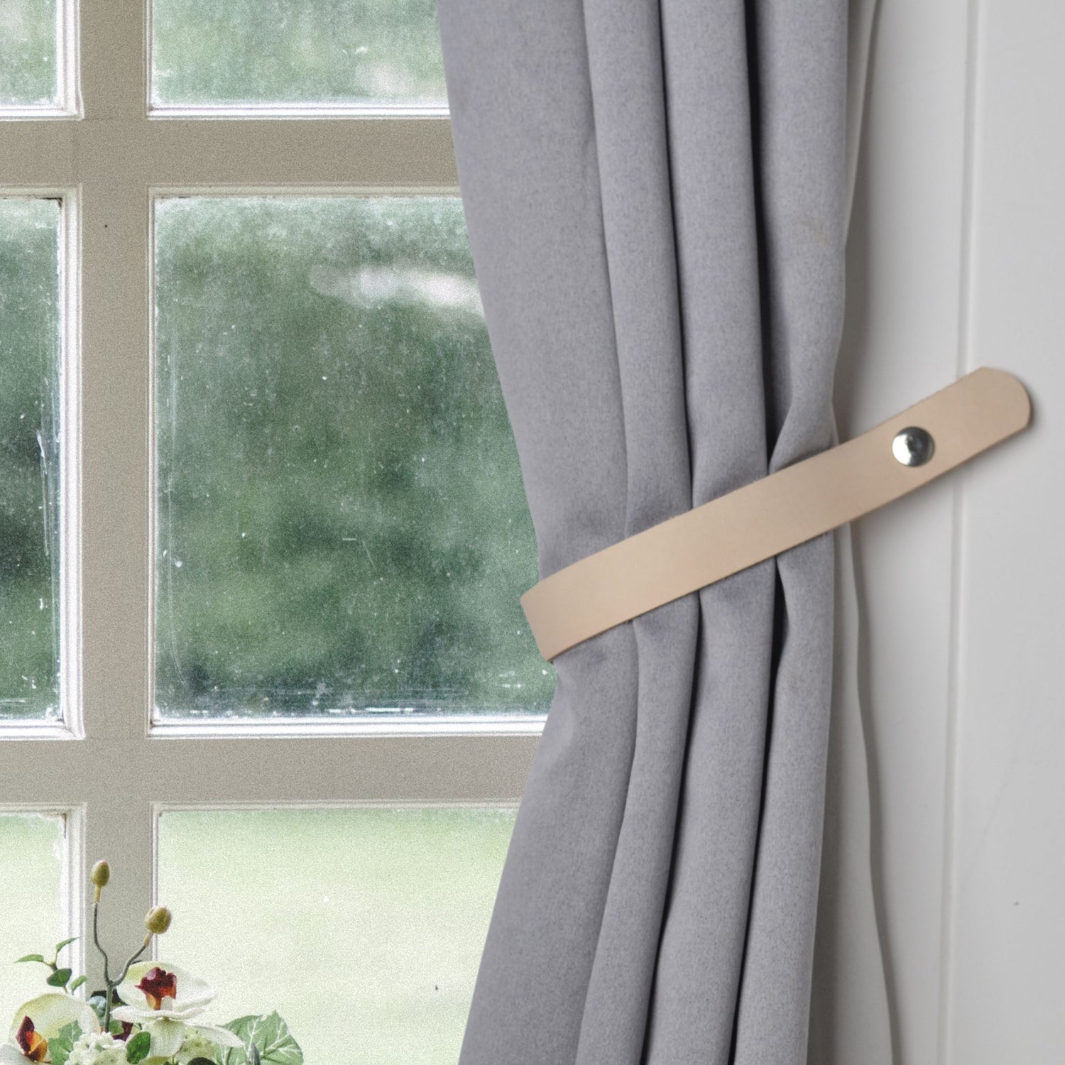 CURTAIN TIES & ROD HOLDERS